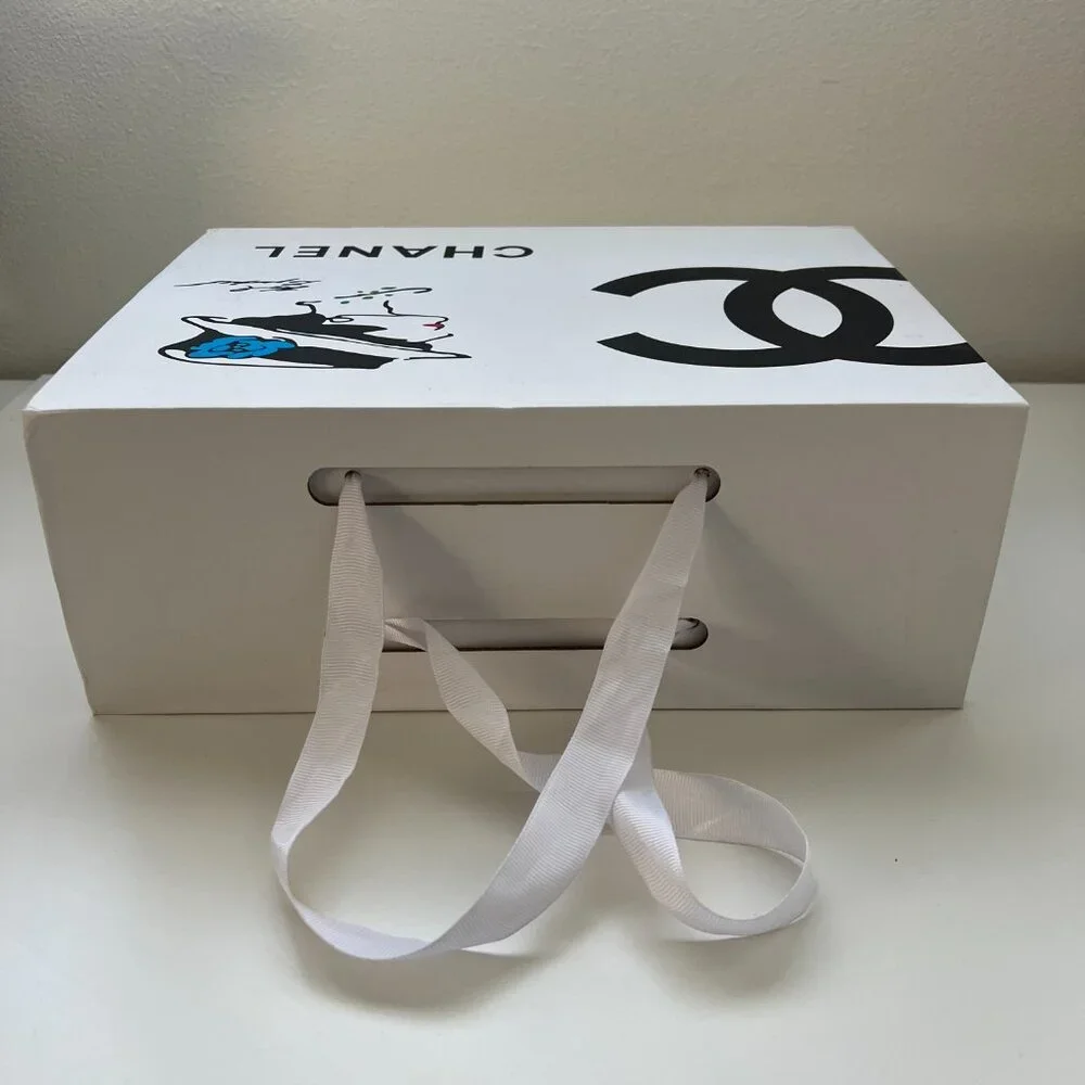 Empty Chanel Box with handles and dustbag - Picture 6 of 13